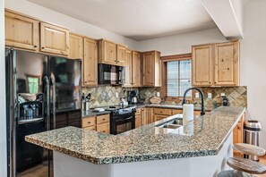 Fridge, microwave, oven, stovetop - Serene Townhome|Walk to Lift with Private Hot Tub (Tamarack)