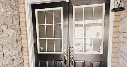 Spacious 4BR Home in Mississauga, Sleeps 8+