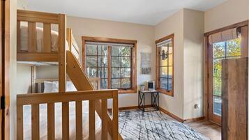 2 bedrooms, internet, bed sheets