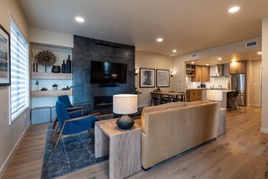 Télévision, cheminée