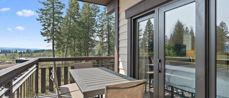 تناول الطعام بالخارج