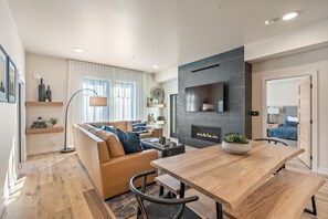 Televisie en een open haard