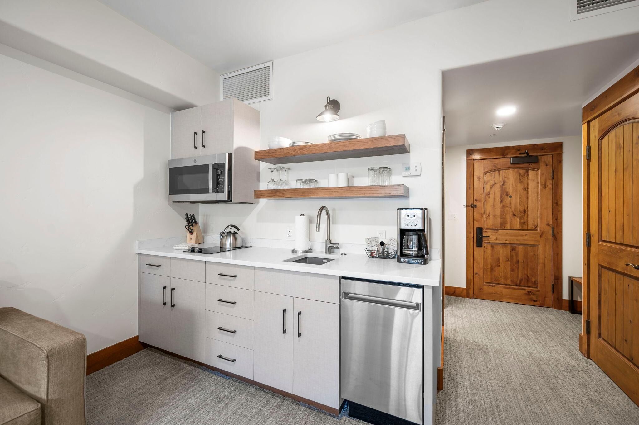 Microwave, dishwasher, coffee/tea maker, toaster