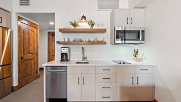 Fridge, microwave, dishwasher, coffee/tea maker