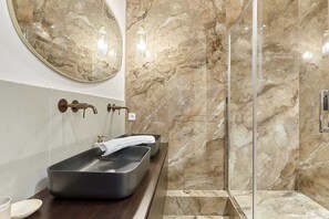 Shower, hair dryer, shampoo