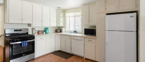 Family House, Multiple Bedrooms | Private kitchen