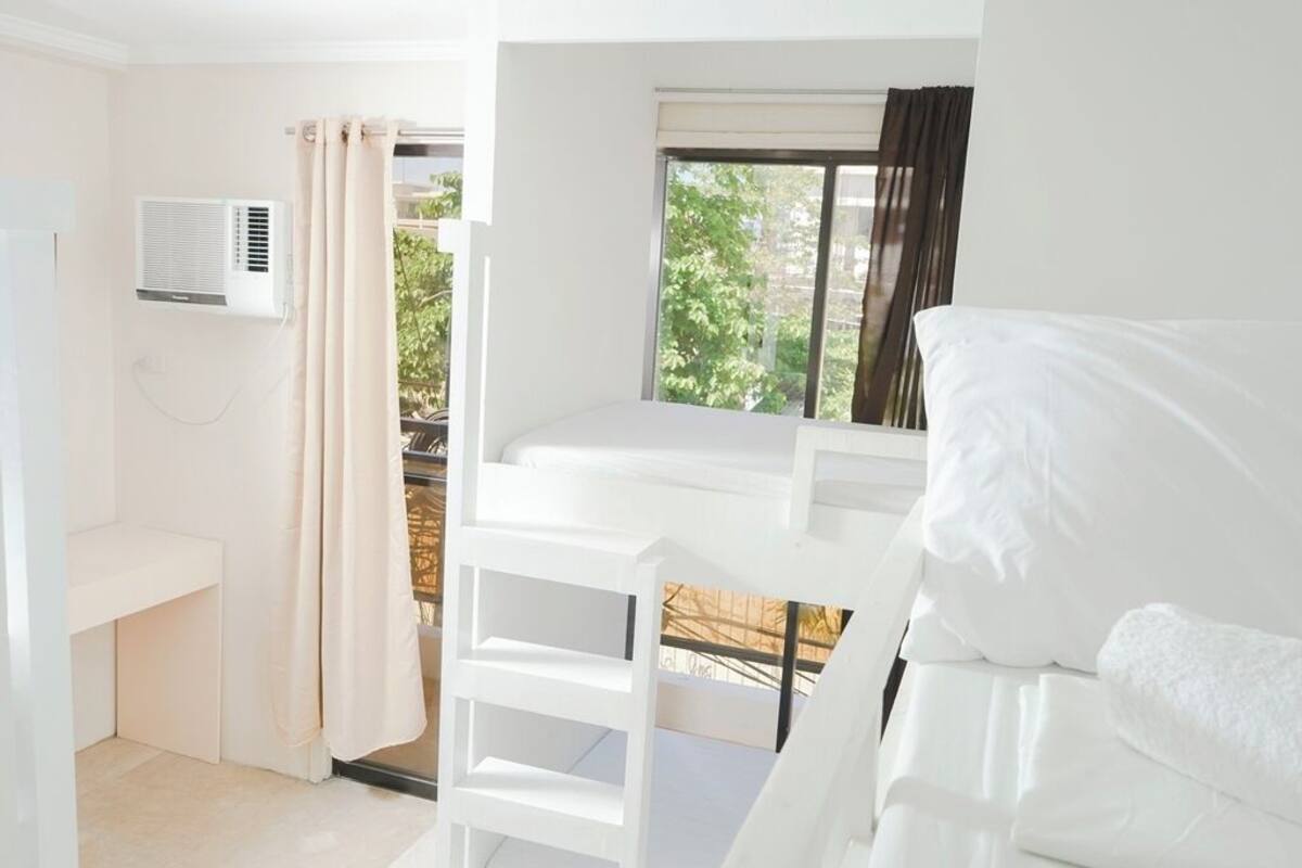 1 bedroom, desk, blackout curtains, free WiFi