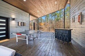 Outdoor dining - Outdoor TV | Ping Pong Table | Cornhole | Hot Tub (Broken Bow)