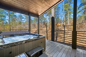 Outdoor spa tub - Outdoor TV | Ping Pong Table | Cornhole | Hot Tub (Broken Bow)