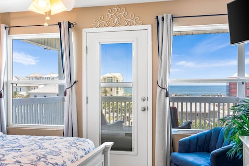 400 Feet to the Beach, Private Pool, Gulf Views, Renovated Kitchen, 5 Bikes