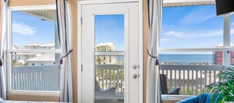 400 Feet to the Beach, Private Pool, Gulf Views, Renovated Kitchen, 5 Bikes