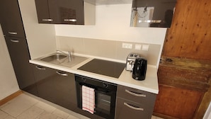 コンフォート アパートメント 浴槽 | 専用キッチン | 大型冷蔵庫、オーブン、電気ポット、トースター