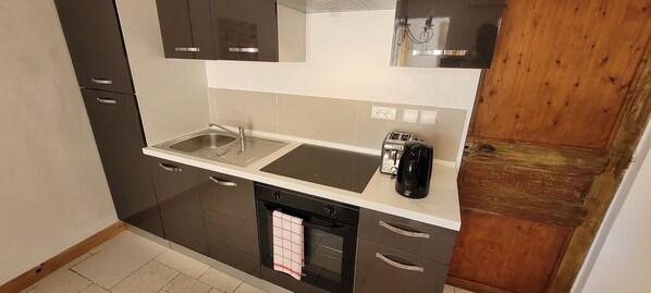 Comfort Apartment, Bathtub | Private kitchen