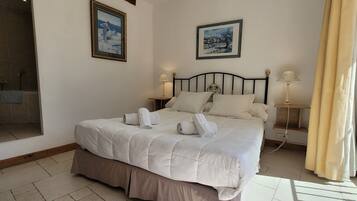 Comfort Apartment, Bathtub | 1 bedroom, in-room safe, blackout curtains, soundproofing