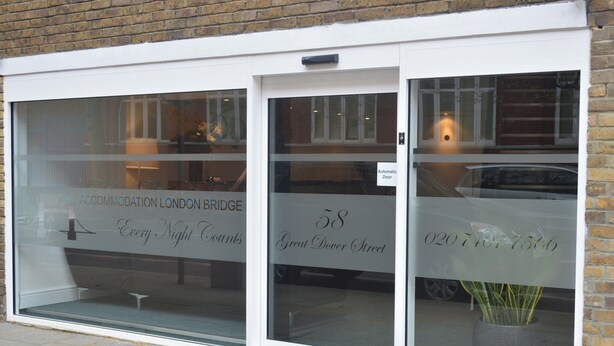 A hotel entrance with a sign reading "ACCOMMODATION LONDON BRIDGE Every Night Count's" and "58 Great Dover Street 020 7400 7566". - Accommodation London Bridge (London)