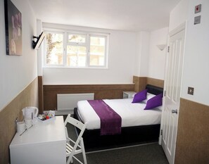 Classic Double Room | Hypo-allergenic bedding, individually furnished, desk, laptop workspace - Accommodation London Bridge (London)