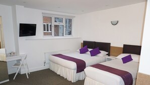 A hotel room with two beds, a desk, and a TV. - Accommodation London Bridge (London)