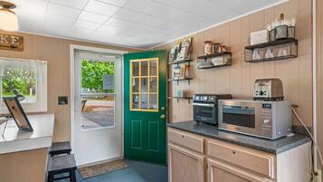 Family House, 2 Double Beds | Private kitchen | Fridge, microwave, rice cooker, cookware/dishes/utensils