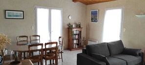 TV - Lovely house with garden close to the beach (Sainte-Marie-de-Ré)