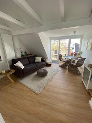 Unclassified image, 3 of 12, button