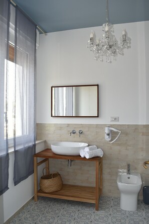 Deluxe Room, City View | Bathroom | Shower, rainfall showerhead, hair dryer, bathrobes - Namuri Comfortable Rooms (Agrigento)