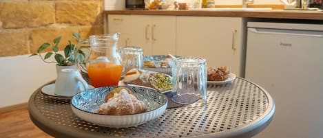 Free daily buffet breakfast