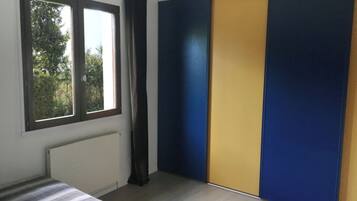 1 chambre, fer et planche à repasser, Wi-Fi, draps fournis