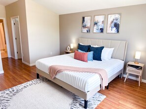 6 bedrooms, iron/ironing board, WiFi, bed sheets