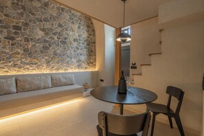 Suite with Hot Tub | Área de sala de estar