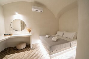 Queen Suite with spa bath