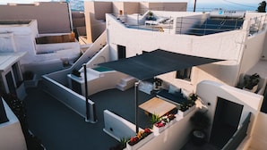 A rooftop terrace with a sun lounger, a small pool, and potted plants. - Alaya Suites (Pyrgos)