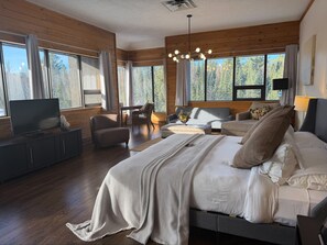 Escritorio, wifi y ropa de cama 