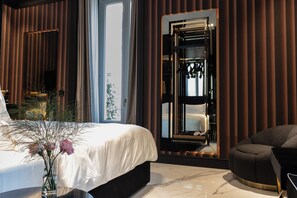 Deluxe Room, City View | Balcony view - Bra Hotel (Bari)