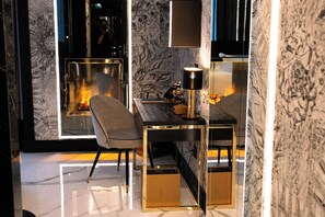 Superior Room, City View | Egyptian cotton sheets, premium bedding, down duvets, memory-foam beds - Bra Hotel Bari (Bari)