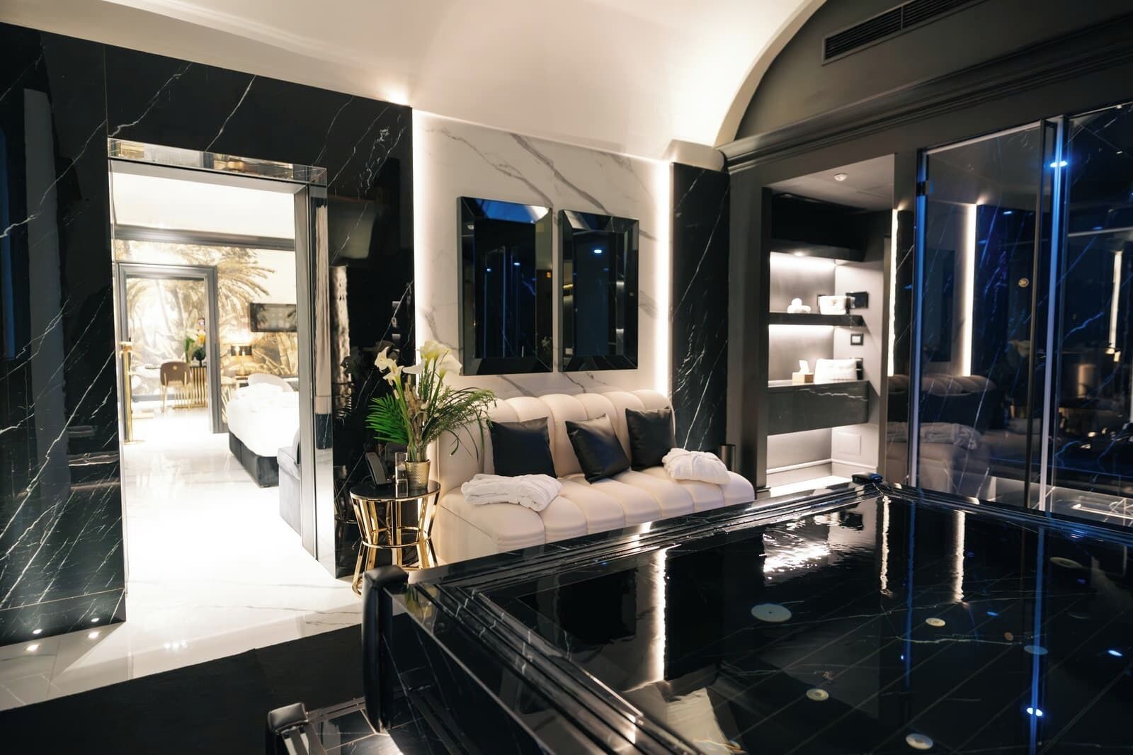 Luxury Suite | Egyptian cotton sheets, premium bedding, down duvets, memory-foam beds