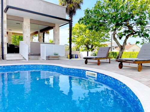 Luxury Mediterranean Villa: 5BR, 5BA, Pool, BBQ - Perfect for Big Groups!