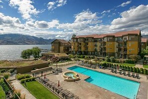Seasonal outdoor pool - The Beach House at Barona Beach 4301 (West Kelowna)