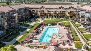 Seasonal outdoor pool - The Beach House at Barona Beach 4301 (West Kelowna)