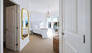 3 bedrooms, individually decorated, individually furnished, free WiFi - The Beach House at Barona Beach 4301 (West Kelowna)