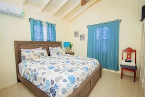 House, 3 Bedrooms - Adorable Beach House In Draxhall (Ocho Rios)