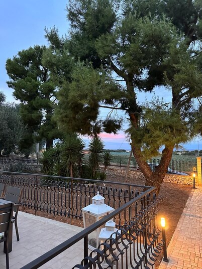 Casa Padronale Immersa Nella Campagna tra Ulivi e Pini Marittimi