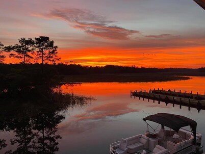 Cabin on Sioux Bayou - Right on the water!