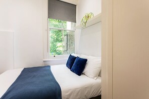 2 bedrooms, iron/ironing board, Internet, bed sheets