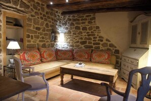 Smart TV - Maison Typique Restaurée Dans un Cadre Enchanteur, Piscine et vue Superbe (Les Salelles)