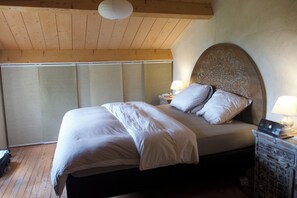 3 室のベッドルーム、アイロン / アイロン台、WiFi、ベッドシーツ