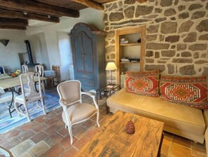 Smart TV - Maison Typique Restaurée Dans un Cadre Enchanteur, Piscine et vue Superbe (Les Salelles)