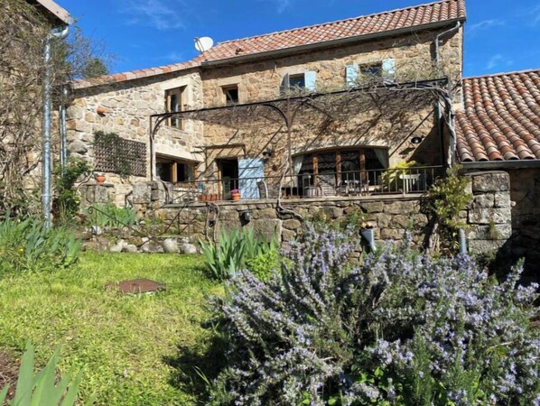 Exterior - Maison Typique Restaurée Dans un Cadre Enchanteur, Piscine et vue Superbe (Les Salelles)