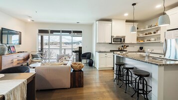 Comfort Condo, Partial Lake View | Living area | LED TV