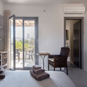 Garden view - Villa MEL - Exclusive Residence in Paros (Paros)