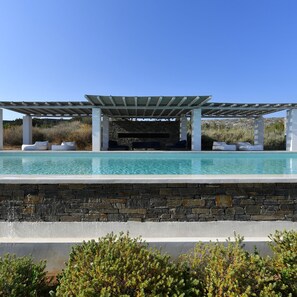 Outdoor pool - Villa MEL - Exclusive Residence in Paros (Paros)